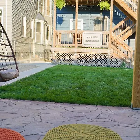 *big Blue* Eclectic 3bdrm/1bath Bronzeville Gem Apartment *