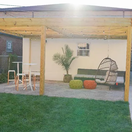 *big Blue* Eclectic 3bdrm/1bath Bronzeville Gem * Chicago