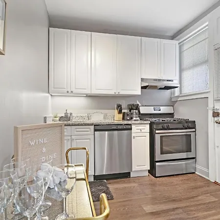 3br Sunny And Spacious Near Restaurants - Stratford 2s Rep Chicago