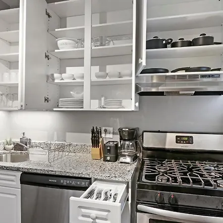 3br Sunny And Spacious Near Restaurants - Stratford 2s Rep Apartment Chicago