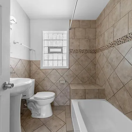 Lovely Updated Raised Ranch With Suburban Feel * Chicago