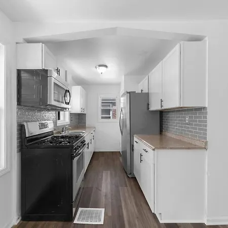 Lovely Updated Raised Ranch With Suburban Feel Chicago