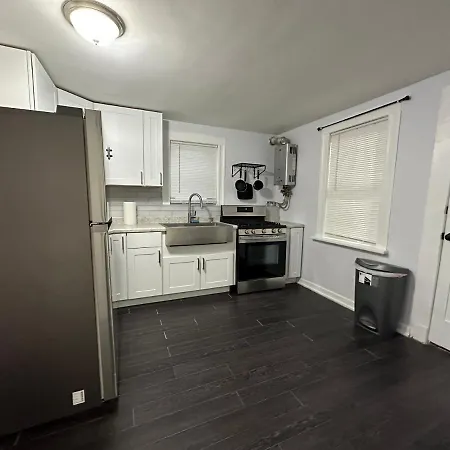 Monticello Place Apartment *