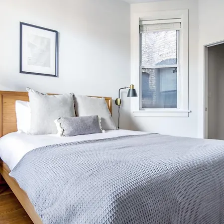 Apartment Lakeview 2br Nr L Nr Wrigley Field Chi-337 *