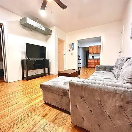 Apartment Spacious 5bd/2ba In Prime Logan Square Location! *