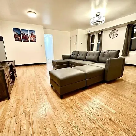 Spacious 5bd/2ba In Prime Logan Square Location! Apartment Chicago