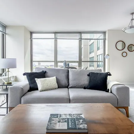 Lakeview 1br W Rooftop Pool Nr Wrigley Field Chi-374 Apartment Chicago