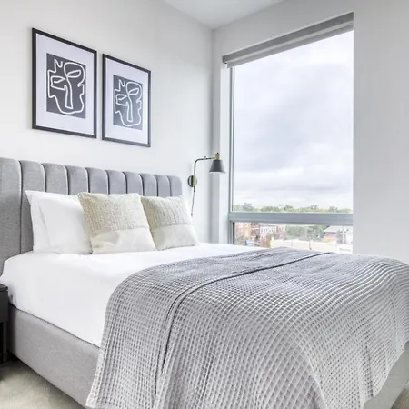 Logan Sq 1br W Roof Gym 1 Block To L Chi-479 Chicago