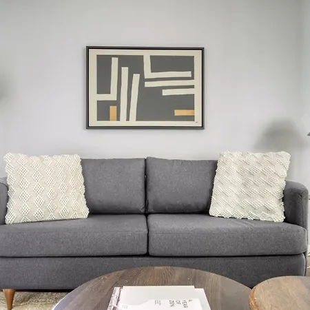 Apartment Lakeview 2br W Wd Pool 3 Blocks To Lakefront Chi-484