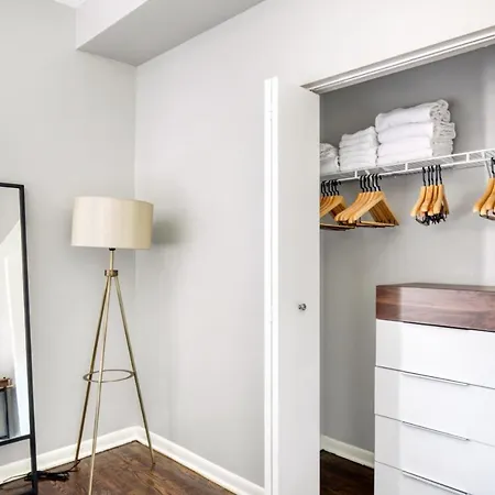 Lakeview 2br W Wd Pool 3 Blocks To Lakefront Chi-484