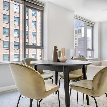 Apartment Loop W Pool Gym Lounge Nr Shops Chi-637