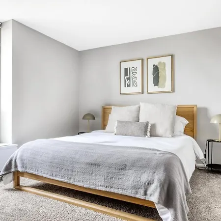 Lakeview 2br W Deck Pool Gym Nr Lincoln Park Chi-717 Apartment