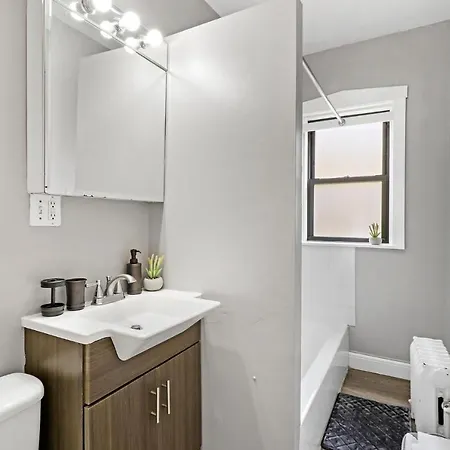 3br Sunny And Spacious Near Restaurants - Stratford 2s Rep Chicago
