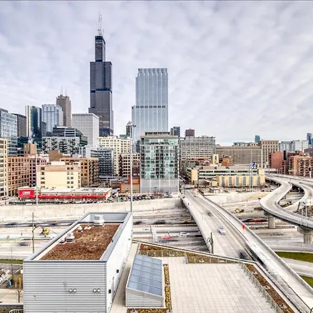 Apartment W Loop 2br W Gym Pool In Heart Of Greektown Chi-534