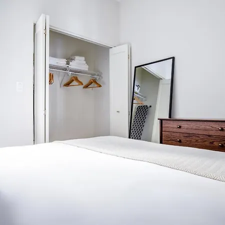 Lakeview 2br Nr L Nr Wrigley Field Chi-337 *