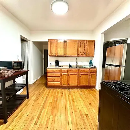 Spacious 5bd/2ba In Prime Logan Square Location! Apartment