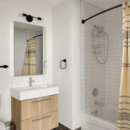 Loop 2br W Gym Pool Wd Nr Willis Tower Chi-832