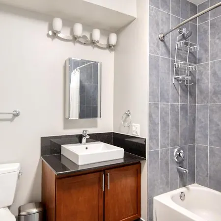 Loop 1br W Gym Pool Lounge 1 Block From L Chi-696 *