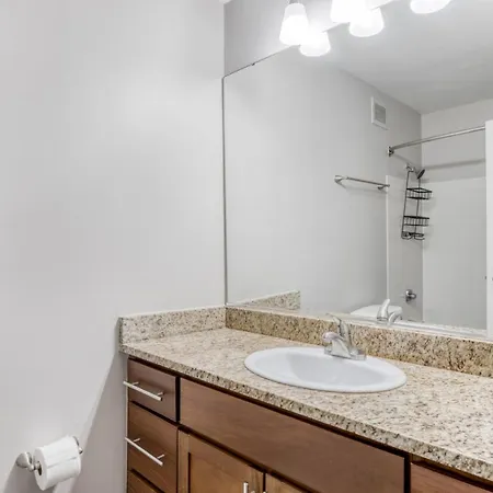 Streeterville 2br W Gym Pool Ohio St Beach Chi-908 Apartment