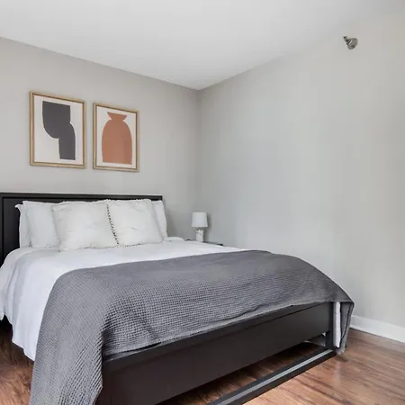 Streeterville 2br W Gym Pool Ohio St Beach Chi-908 * Chicago