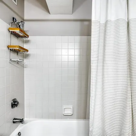 Streeterville 2br W Gym Pool Ohio St Beach Chi-908