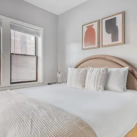 Lakeview 2br W Courtyard Wd 2 Blocks To L Chi-514 *