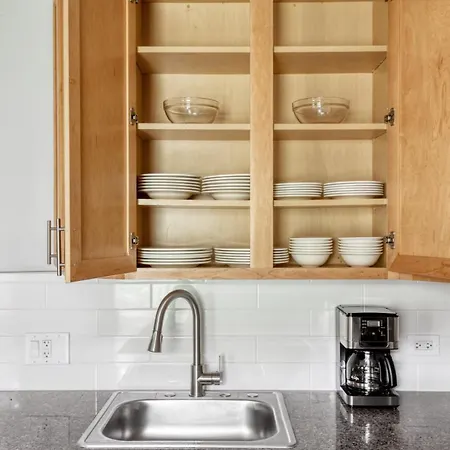 Lakeview 2br W Wd Bbq Nr Belmont L Chi-731 *