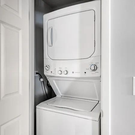 Apartment Lakeview 2br W Courtyard Wd 2 Blocks To L Chi-514 *