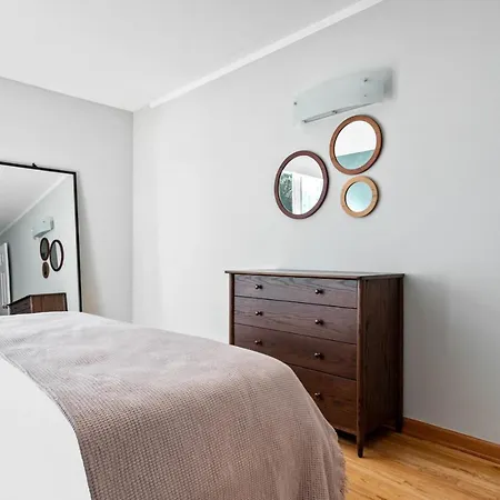 Gold Coast 2 Bedroom Nr Cta Oak St Beach Shopping Chi-174 * Chicago