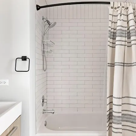 Loop 2br W Gym Pool Wd Nr Willis Tower Chi-829 *