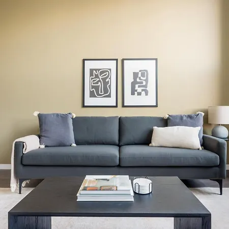 Logan Square 1br W Pool Lounge Gym Nr L Chi-868 *