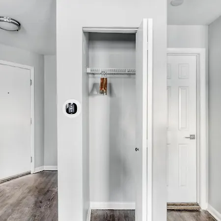 Apartment Lakeview 2br W Courtyard Wd 2 Blocks To L Chi-514