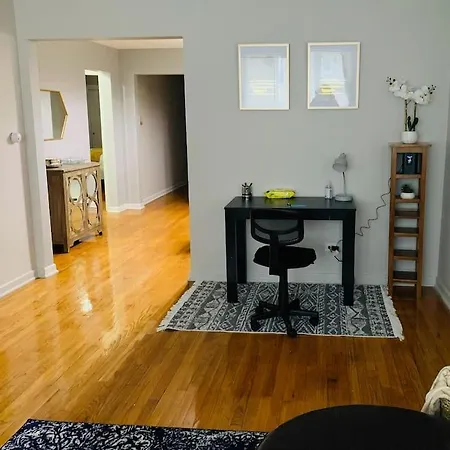 Roger's Park 2 Bedroom Spacious With Free Parking Apartment *