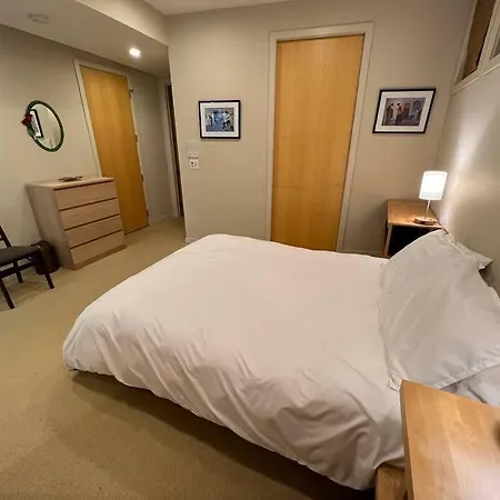 Beautiful Studio Great Location! Apartment