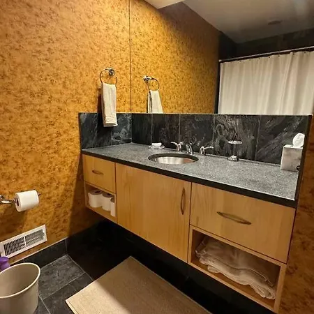 Beautiful Studio Great Location! *