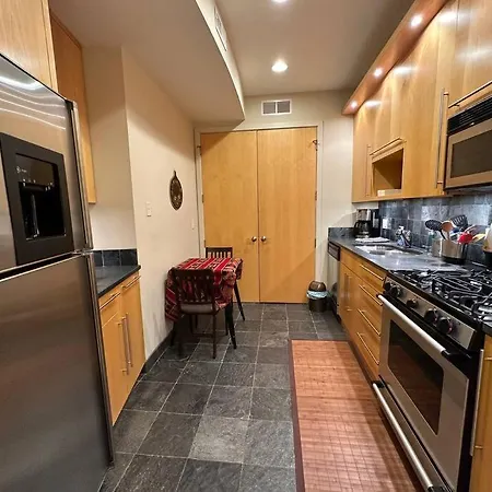 Beautiful Studio Great Location! * Chicago