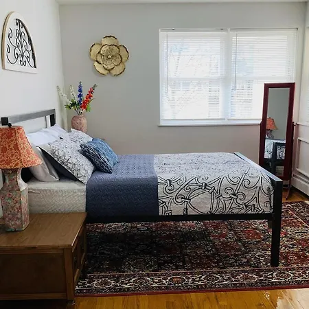Roger's Park 2 Bedroom Spacious With Free Parking * Chicago
