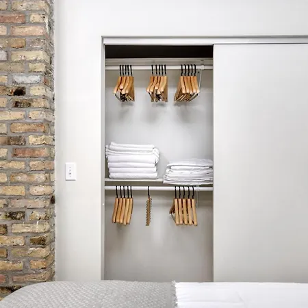 Wicker Park 1br W Wd 1 Block To L Six Corners Chi-420 Apartment
