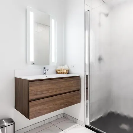 Apartment Lincoln Park W Wd Patio Nr L Chi-327 Chicago