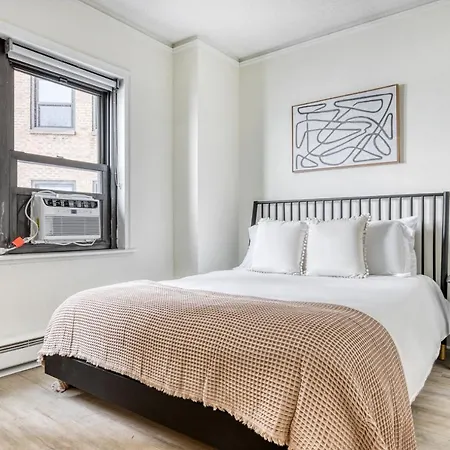 Gold Coast 2br W Doorman Gym 2 Blocks To L Chi-556 *