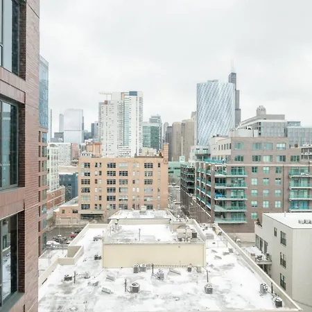 W Loop W Pool Gym Nr Restaurant Row Chi-264 * Chicago