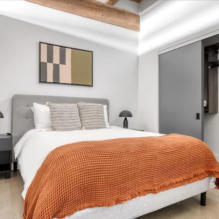 Lincoln Park 2br W Wd Gym Roof Nr I-90 Chi-782 Chicago