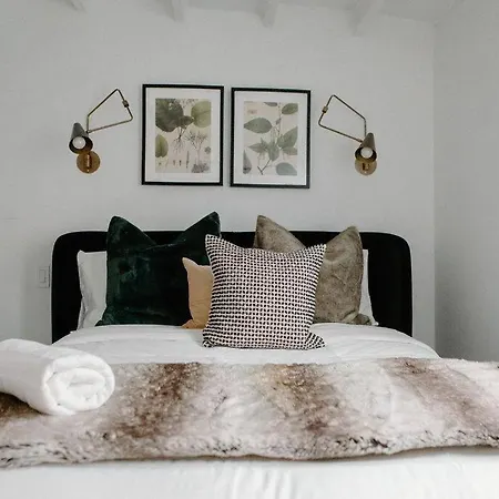 Lincoln's Guesthouse-brand New & Amazing Location! * Chicago