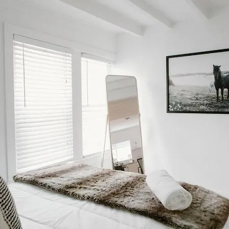 Lincoln's Guesthouse-brand New & Amazing Location! Holiday home *