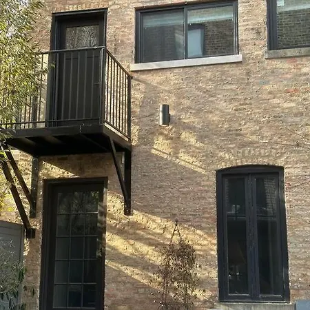Lincoln's Guesthouse-brand New & Amazing Location! * Chicago