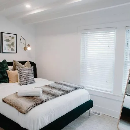 Lincoln's Guesthouse-brand New & Amazing Location! * Chicago