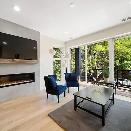 Modern Lux: Brand New 3br By Uc In Apartment Chicago