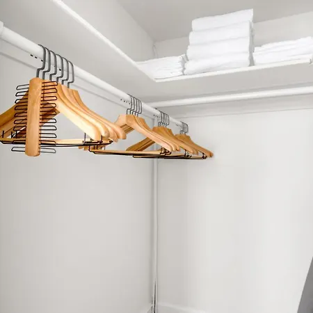 Gold Coast 1br W Gym Roof Nr Mag Mile Chi-622 Apartment