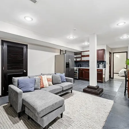 Lavish Near Downtown & Sox #g Apartment *