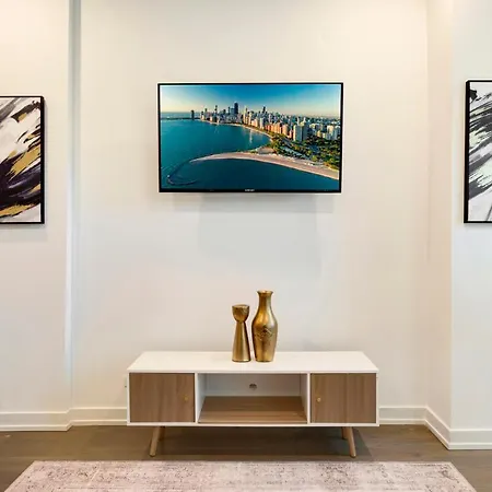 Queen Bed In A Modern Apt With Games